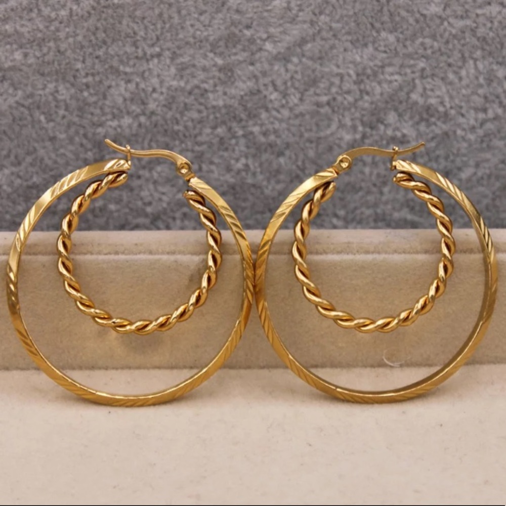 Gold plated hoop earrings - Picture 3 of 3